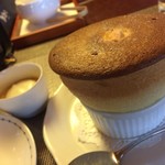 六盛　スフレ・カフェコーナー茶庭 - 