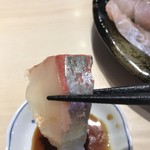 しらすと伊勢海老の 忠兵衛 - 刺身盛り合わせ１５００円。マグロ、ヒラメ、シマアジ、カンパチ、ホウボウ、スズキ、イカの盛り合わせです。大好物のシマアジをアップ。とても美味しかったです（╹◡╹）