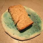 Erre - 「喜び - 空気の皿 - 」ジャガイモと全粒粉のパン