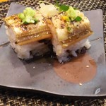 玄海鮨 - アナゴの棒鮨 リバースアングル