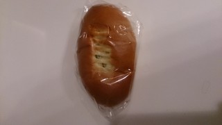 Fukamachi Seipan - グリンピースパン　120円