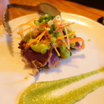 バカイゥン - 戻り鰹のタタキ　胡瓜とすだちのソース