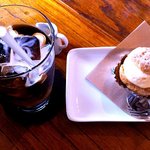 マミ屋カフェ - アイスコーヒーとシュークリーム