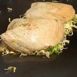 おこのみ焼き屋 まっちょ - 押さえずに形を整える