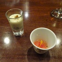虎峰 - 3.ピータン豆腐、2.くらげの酢の物、ピンクグレープフルーツ添え
