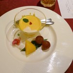 中国料理 豪華 - マンゴープリン　季節のフルーツ