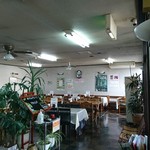 食事処 なおじろう - 食堂 です   老人ホームの 方々 沢山来ていて  それぞれ 好きなの 食べていました 
嬉しいですね 〜〜母を 思い出す〜〜(*´-`)
座敷も あります 