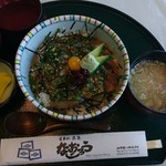 食事処 なおじろう - さいきん の鰺ヶ沢名物 ☆☆☆    ヒラメ漬け丼  1000円！
出汁がついていて    後半？は お茶漬けで 食べて下さいと