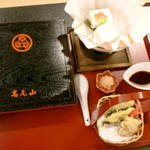 もどき弁当は配膳されます