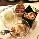 ザ・テラス - ６皿目＠おかわりとアイス類（マスカットポムベールシャーベット・クレミアチョコ）