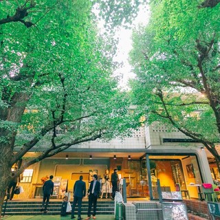 イチョウ並木に面した季節の変化が楽しめる抜群のロケーション♪