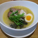 空と大地のトマト麺 Vegie  - 【2012年01月】らぁ麺＠700円（あ、逆の位置から撮っちゃった）。