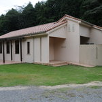 ブラッセリー ラシュレ - 手前が駐車スペース