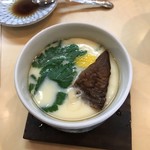Yagura Zushi - 茶碗蒸し！
      具は、椎茸、三つ葉、烏賊、海老、穴子！