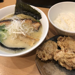 らーめん工房 麺作 - 煮込み塩そば♪ 750円
(唐揚げ＋白ごはん ＋350円)