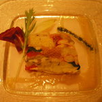 パサージュ 琴海 - 「オマール海老と季節野菜のテリーヌ　オマール海老のビネグレットとバジルのオイル」