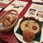 Trattoria La Cala - セイコカニのグラタン2018年1700円 と パン盛り合わせ300円