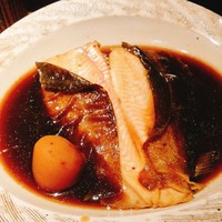 ろっこん - 煮魚御膳の煮魚(大きく肉厚なカレイと梅干し)
