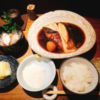 ろっこん - 煮魚御膳1,100円　(煮魚、刺身、豆腐、ご飯、漬物、お味噌汁)　画像にはありませんがこれにお味噌汁が付きます。
