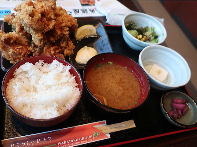 唐揚げお代わり自由！ ご飯大盛り無料！』by スリーパット : 魚
