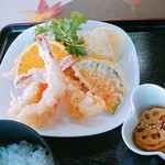 北浜えびす 海鮮食堂 - エビ三匹