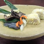 五峯庵 - コース(\10,500)の先付②：蟹の大根巻き 卯の花まぶし、鰯有馬煮