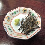五峯庵 - コース(\10,500)の造りの塩昆布とワサビ (※醤油の代わりに、この2種類の薬味で供します)
