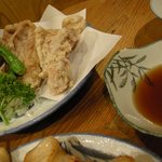 やき鳥 宮川 - 「鳥から揚げ」は三杯酢のようなものをつけて食べるのが特徴！