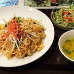 タイレストラン イム サイアム - イムサヤーム ＠ときわ台 ランチ パッタイ 税込780円  生葉簀巻きが何故かサラダとスープに