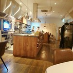 Installation Table ENSO L'asymetrie du calme - 内観＆オープンキッチン