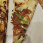 シェーキーズ - きんぴらごぼうのピザ