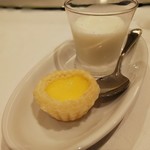 横浜中華街 重慶飯店 - エッグタルト