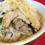 ラーメン二郎 - 豚