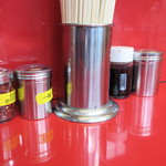 ラーメン二郎 - 卓上調味料