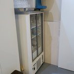 ラーメン二郎 - ドリンクの冷蔵庫