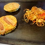 Okonomiyaki Hikobei - 焼いてもらいました。