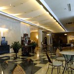 定山渓第一寶亭留　翠山亭 - 重厚感のあるロビー