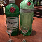 バー キュラソー - ジン飲み比べ