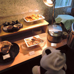 ヴィアイン - 朝ご飯はホテルのバイキングだよ。
      
      ちびつぬ「こちらは和食ね～」