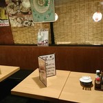 八剣伝 - 店内、テーブル席。