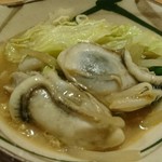 八剣伝 - かき鍋、味噌味取り分け。