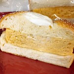 丸武 - 厚焼きたまごサンドチーズパン