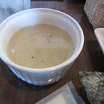 カフェコトハ - プレートのスープはさつまいもとレンズ豆のココナッツミルクスープです。