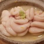 鮨 さかい - (06)真鱈(北海道根室産)の白子のお浸し
      白子のお浸しは初めて頂きましたが、コクのある白子の旨みをアッサリとした口当たりに仕上げてあるのも良いです♪