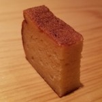 鮨 さかい - (26)玉(芝海老と大和芋の擂り身入り)
      芝海老と大和芋で、ふっくら&しっとりの焼き上がり、穏やかな甘さが印象的です。