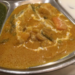 アクバル - ナウラタンカレー。甘さのある野菜カレーです。