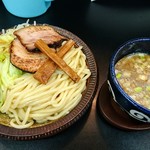 自家製麺 工藤 - にぼにぼつけ麺（並）味玉と温野菜プラスで1200円。