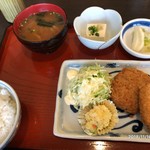 家庭料理 竹石 - ミックスコロッケ定食（700円）