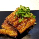 日本料理 TOBIUME - 宝　“タモですくう”
      ④天然海鰻の蒲焼きに菊芋のフライを添えて
      湯煎して3日寝かしてから炭火で地焼き
      皮がパリパリに焼かれ柔らかめのタレで仕上げられた脂のり抜群の秋鰻、自然な脂がジュワーと溢れ出ます