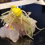 日本料理 TOBIUME - 潮　“筑前海の恵み”と“漁師の想い”
      ⑦マハタ(福岡県芦屋産)のお造り、山葵(島根県匹見産)を添えて
      マハタはハタにしては淡白な魚なので控えめな旨みです。